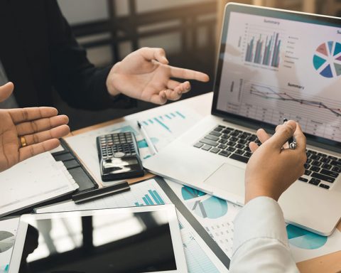 estrés financiero